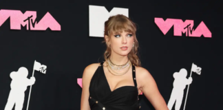 Taylor Swift attends the MTV VMAs